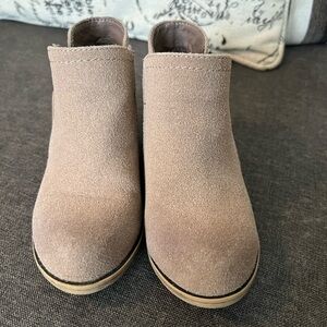 Little Girls Tan Suede Ankle Boots